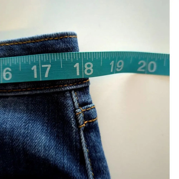 Just Black Frayed Hem Denim Medium Wash Shorts  Size 32 - Picture 10 of 12